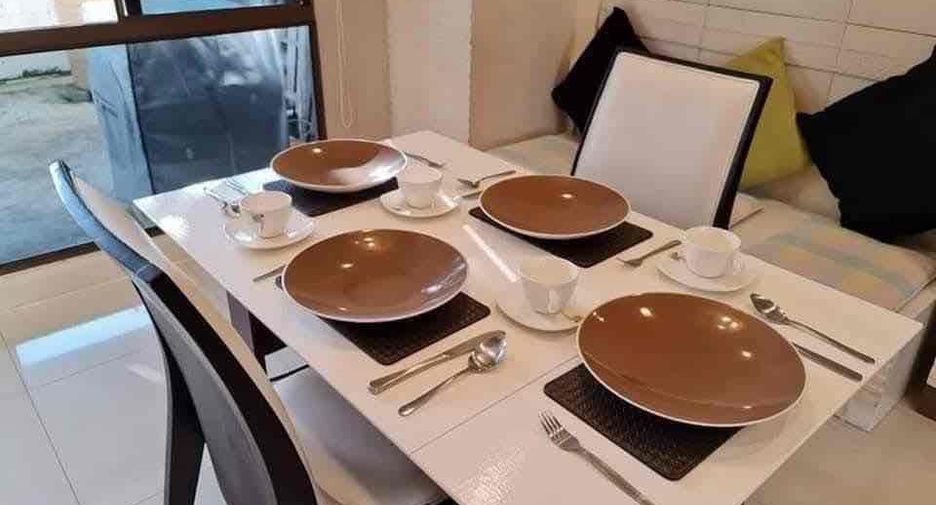 Haus zur Miete mit 3 Zimmer in Phra Khanong, Bangkok
