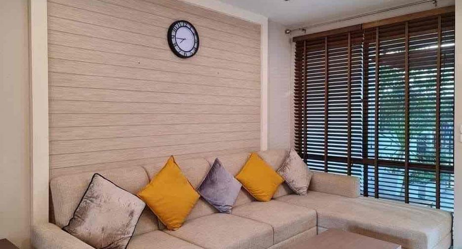 Haus zur Miete mit 3 Zimmer in Phra Khanong, Bangkok
