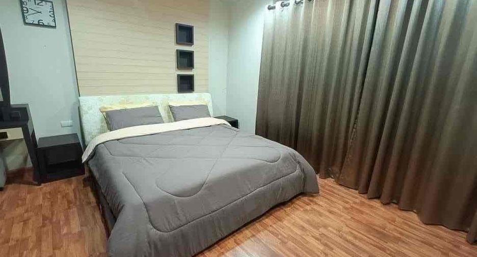 Haus zur Miete mit 3 Zimmer in Phra Khanong, Bangkok