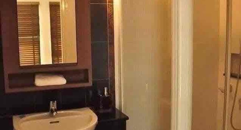 Haus zur Miete mit 3 Zimmer in Phra Khanong, Bangkok