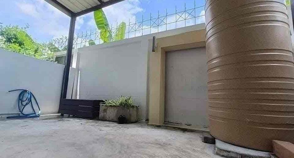 Haus zur Miete mit 3 Zimmer in Phra Khanong, Bangkok