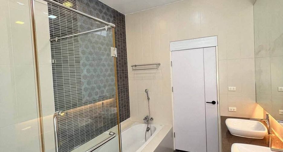 For rent 3 bedrooms house in Bang Lamung, Chonburi