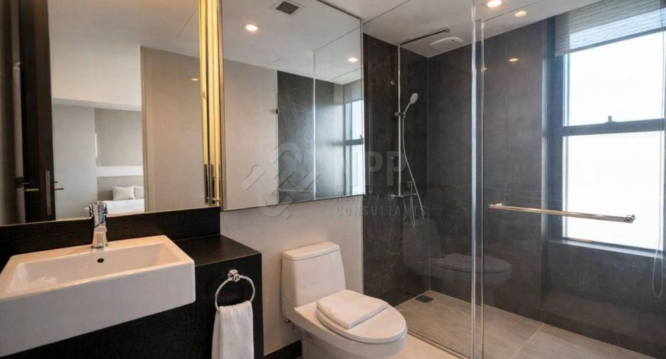 À louer 3 chambres condo à Yan Nawa, Bangkok