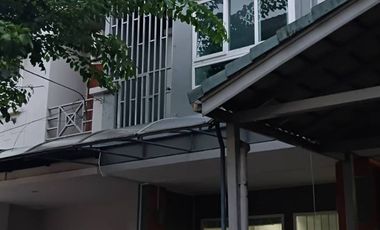 For rent 4 bedrooms townhouse in Wang Thonglang, Bangkok