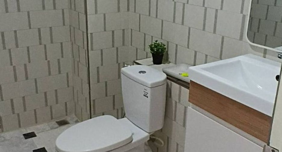 For rent 4 bedrooms townhouse in Wang Thonglang, Bangkok