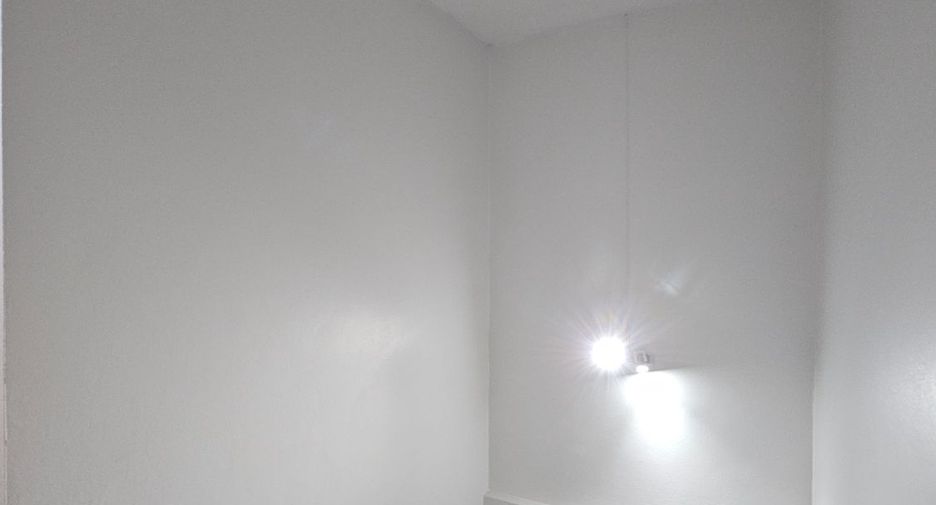 For rent 4 bedrooms townhouse in Wang Thonglang, Bangkok