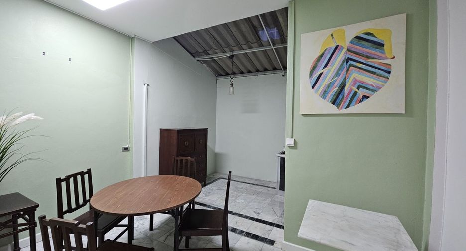 For rent 4 bedrooms townhouse in Wang Thonglang, Bangkok