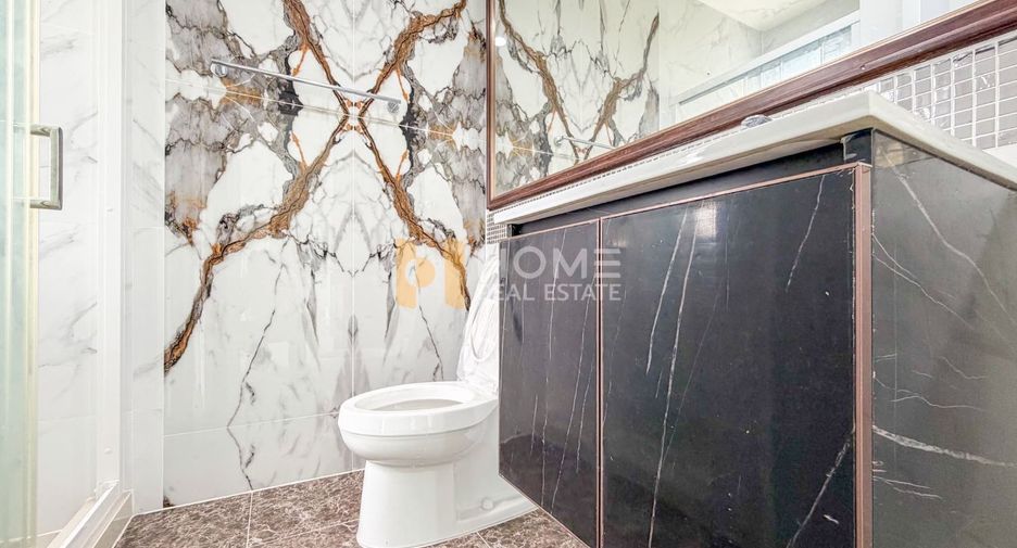 For sale 5 bedrooms house in Chom Thong, Bangkok