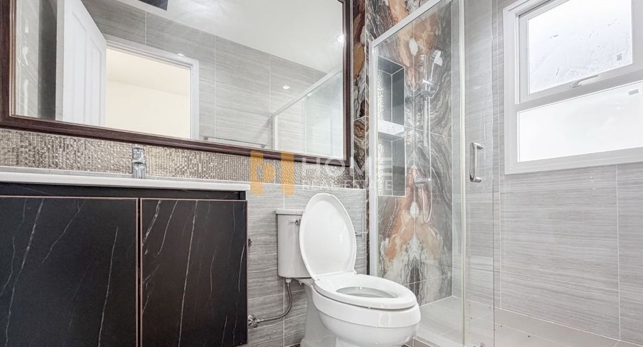 For sale 5 bedrooms house in Chom Thong, Bangkok