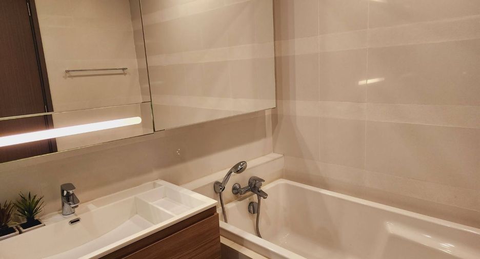 For rent 1 bed condo in Khlong Toei, Bangkok