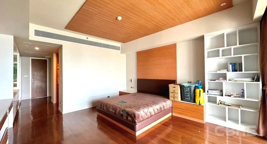 For sale 3 bedrooms condo in Yan Nawa, Bangkok