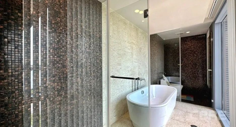 For sale 3 bedrooms condo in Yan Nawa, Bangkok