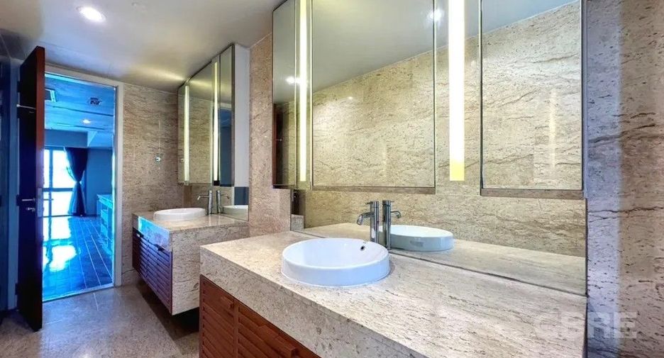 For sale 3 bedrooms condo in Yan Nawa, Bangkok