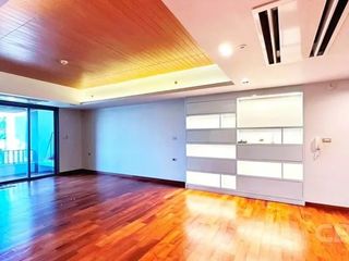For sale 3 bedrooms condo in Yan Nawa, Bangkok