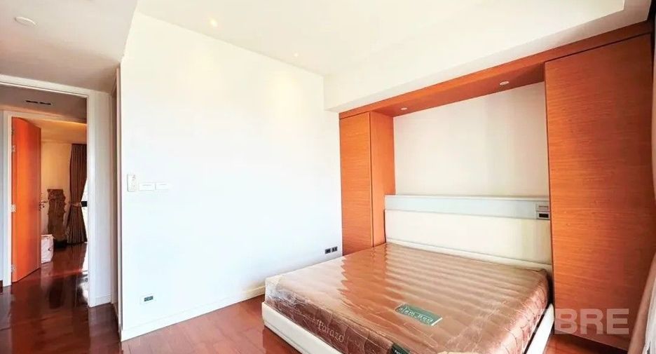 For sale 3 bedrooms condo in Yan Nawa, Bangkok