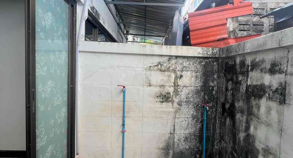 For sale 3 bedrooms townhouse in Wang Thonglang, Bangkok