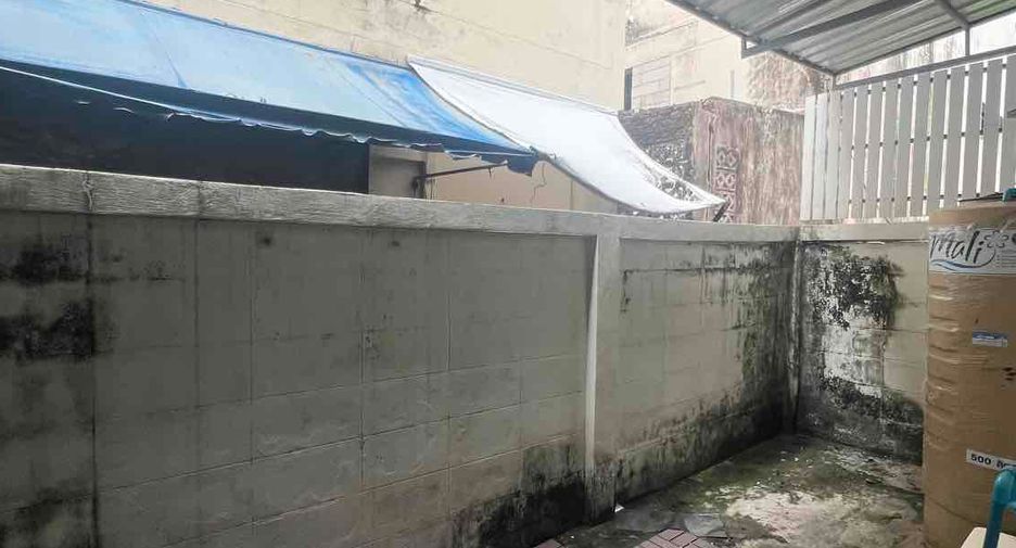 For sale 3 bedrooms townhouse in Wang Thonglang, Bangkok