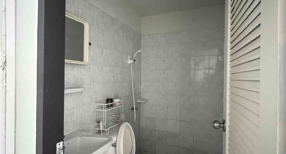 For sale 3 bedrooms townhouse in Wang Thonglang, Bangkok