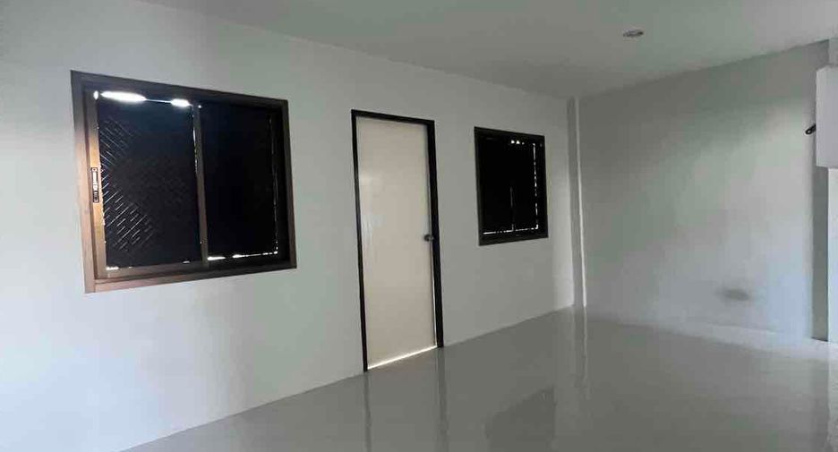 For sale 3 bedrooms townhouse in Wang Thonglang, Bangkok