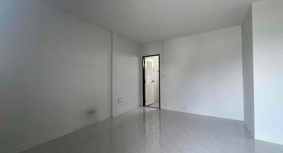 For sale 3 bedrooms townhouse in Wang Thonglang, Bangkok