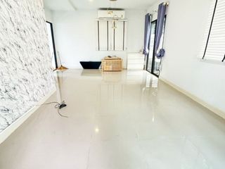 Casa en venta de 3 habitaciones en Bang Sao Thong, Samut Prakan