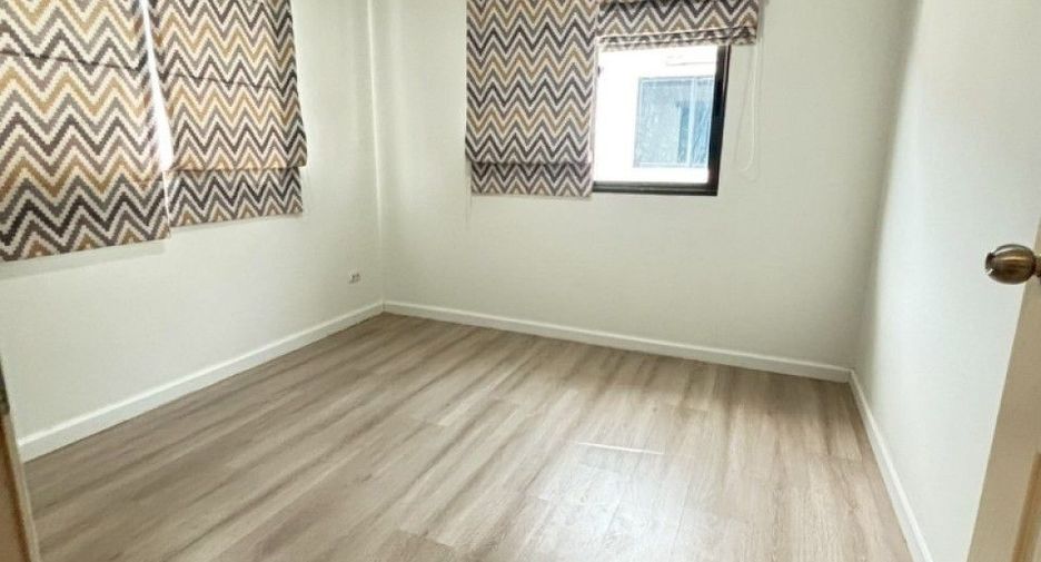 Casa en venta de 3 habitaciones en Bang Sao Thong, Samut Prakan