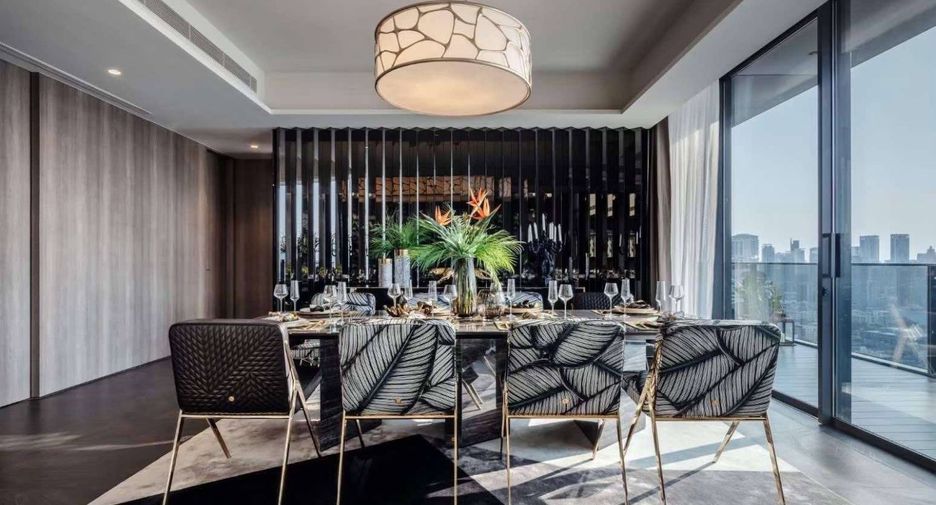 For sale 4 bedrooms condo in Watthana, Bangkok
