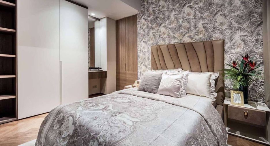 For sale 4 bedrooms condo in Watthana, Bangkok