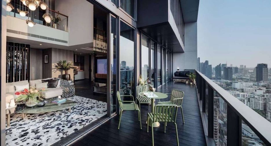 For sale 4 bedrooms condo in Watthana, Bangkok