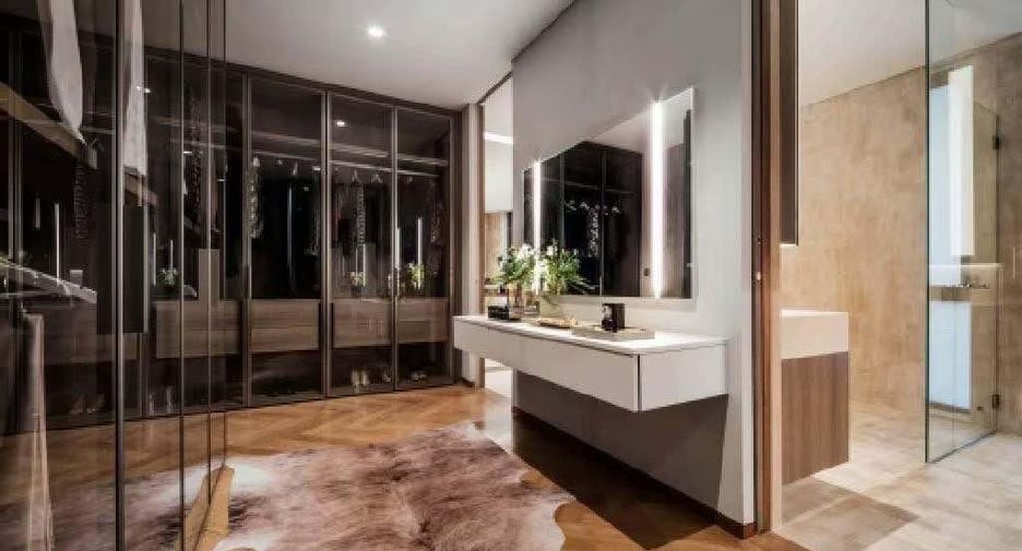 For sale 4 bedrooms condo in Watthana, Bangkok