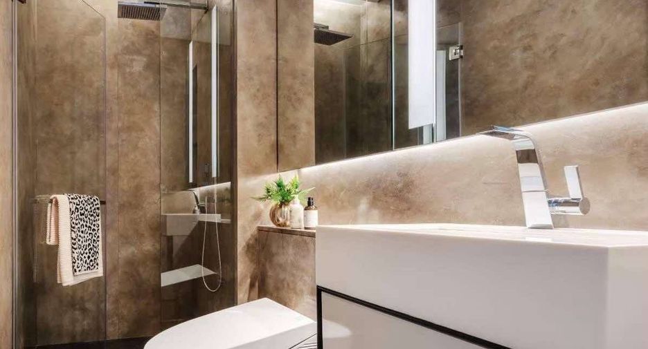 For sale 4 bedrooms condo in Watthana, Bangkok