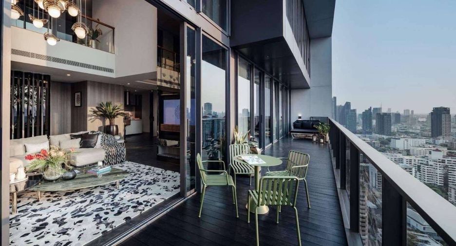 For sale 4 bedrooms condo in Watthana, Bangkok