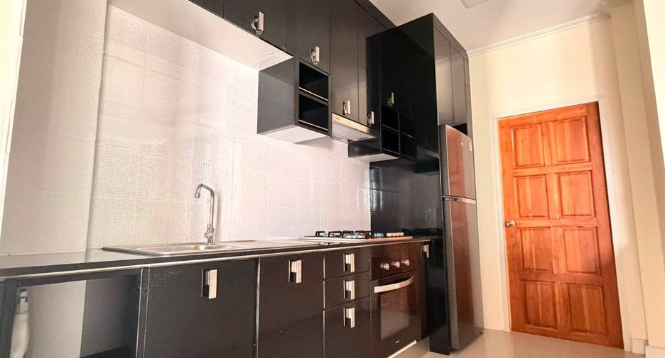 Haus zur Miete mit 3 Zimmer in Bang Lamung, Chonburi