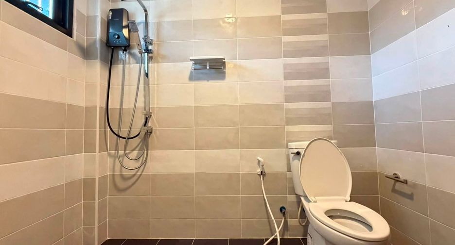 Haus zur Miete mit 3 Zimmer in Bang Lamung, Chonburi