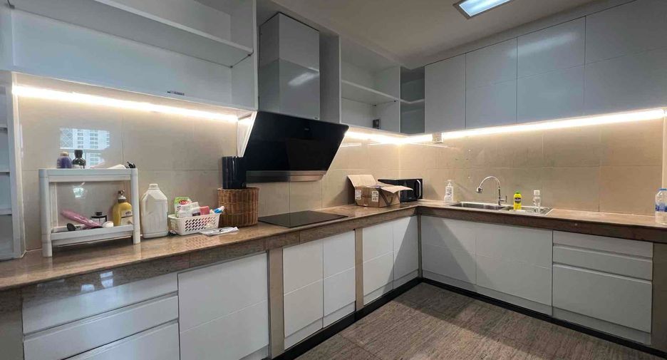 For sale and for rent 3 bedrooms condo in Phaya Thai, Bangkok