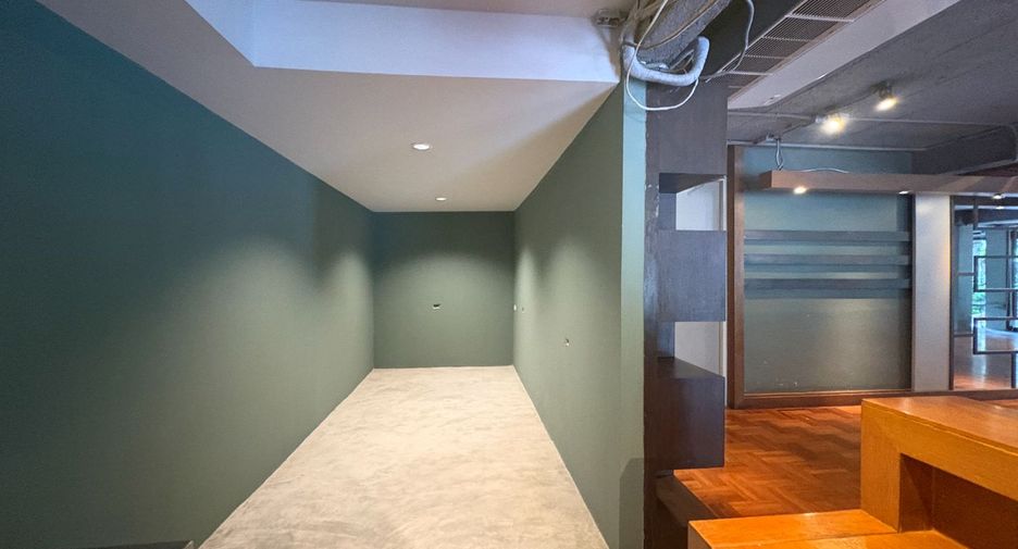 For rent retail Space in Khlong Toei, Bangkok