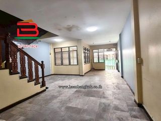 For sale 3 bedrooms townhouse in Mueang Suphanburi, Suphan Buri