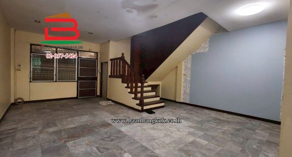 For sale 3 bedrooms townhouse in Mueang Suphanburi, Suphan Buri