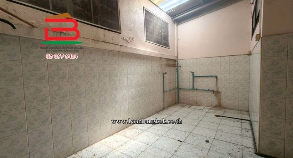 For sale 3 bedrooms townhouse in Mueang Suphanburi, Suphan Buri