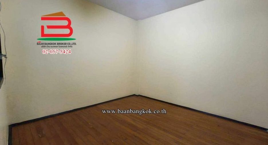 For sale 3 bedrooms townhouse in Mueang Suphanburi, Suphan Buri