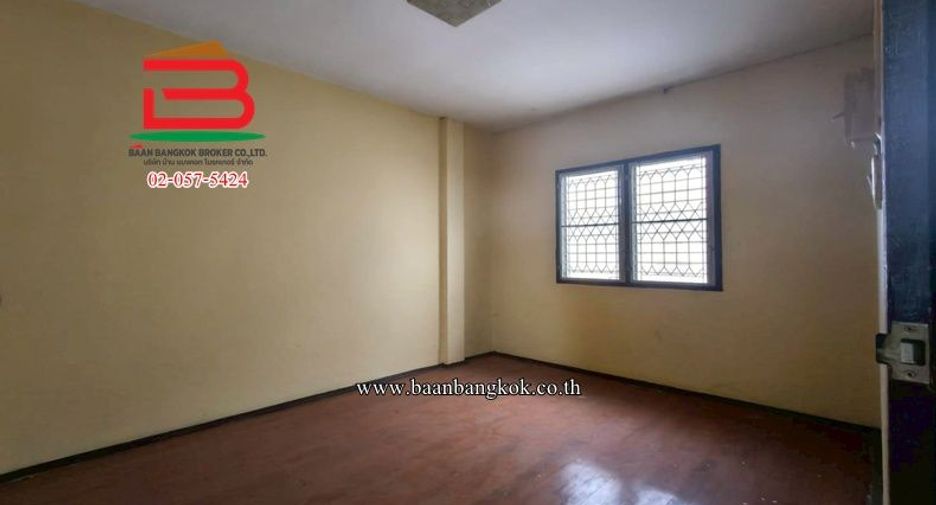 For sale 3 bedrooms townhouse in Mueang Suphanburi, Suphan Buri