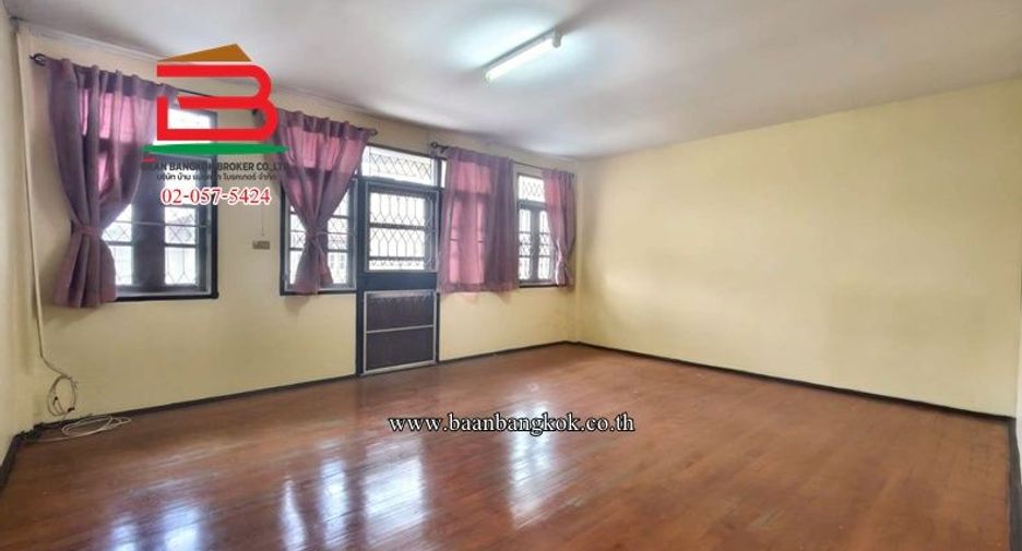 For sale 3 bedrooms townhouse in Mueang Suphanburi, Suphan Buri