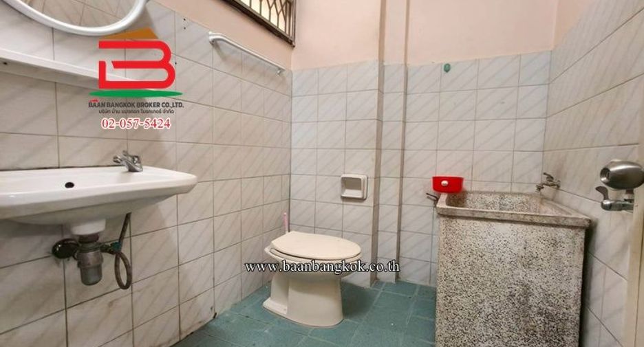For sale 3 bedrooms townhouse in Mueang Suphanburi, Suphan Buri