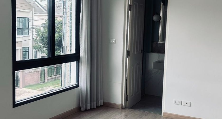 For sale 4 bedrooms house in Sai Mai, Bangkok