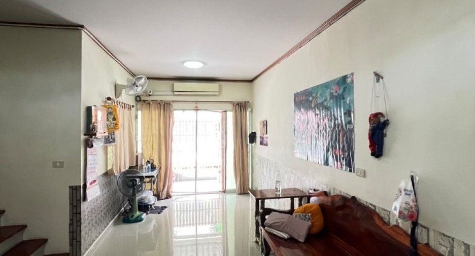 Casa adosada en venta de 3 habitaciones en Phra Samut Chedi, Samut Prakan