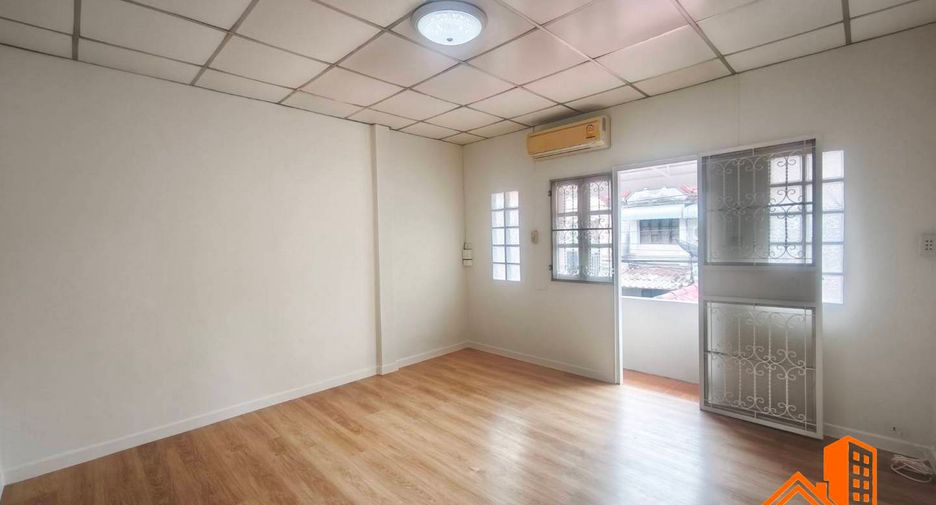 For sale 2 bedrooms townhouse in Wang Thonglang, Bangkok