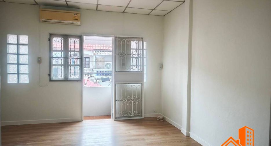 For sale 2 bedrooms townhouse in Wang Thonglang, Bangkok