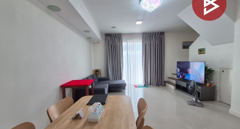 Casa adosada en venta de 3 habitaciones en Mueang Samut Prakan, Samut Prakan