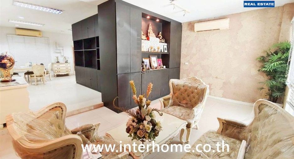 For sale 4 bedrooms townhouse in Chatuchak, Bangkok