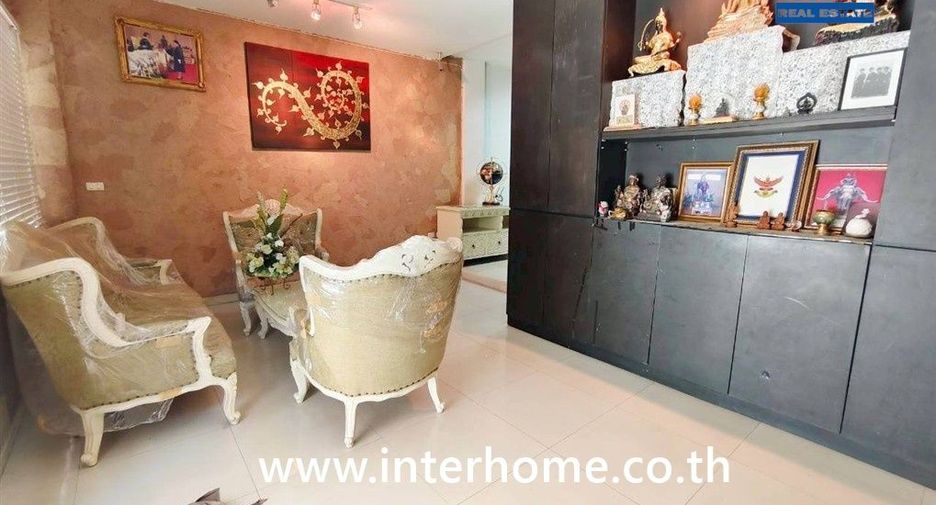 For sale 4 bedrooms townhouse in Chatuchak, Bangkok